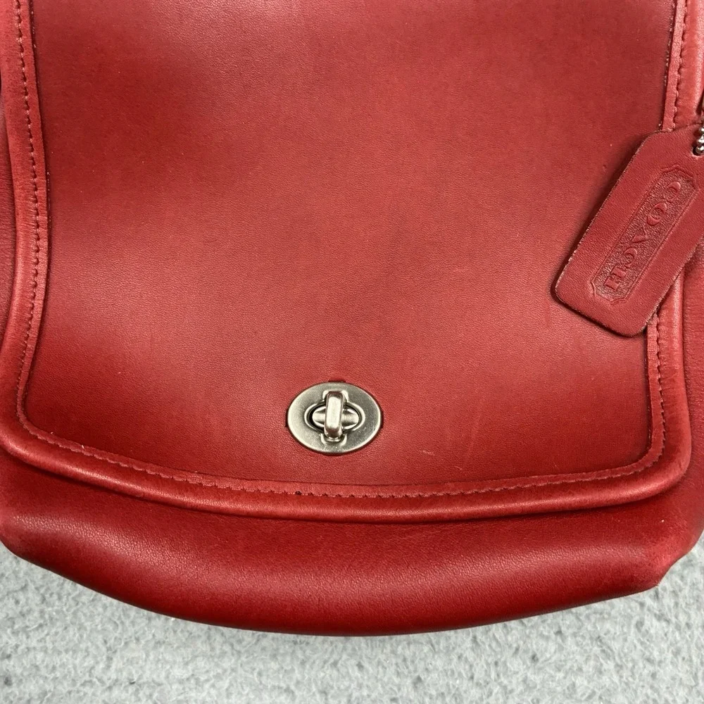 Vintage Coach Companion Flap 9076 Red Glovetanned Leather Crossbody USA